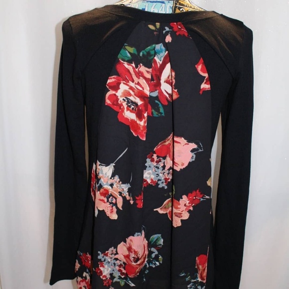 Top - Picture 2 of 2